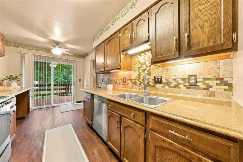 304 Springwater Ct — photo 7