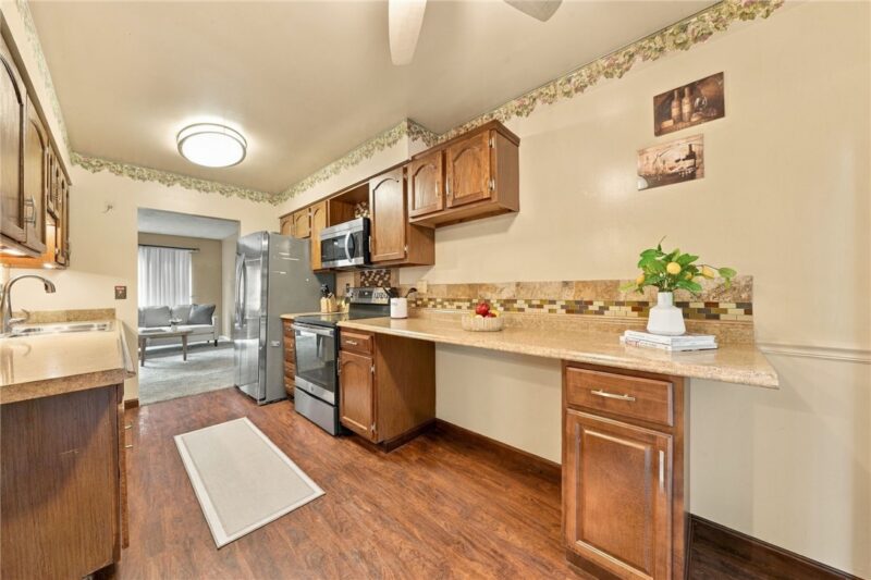 304 Springwater Ct — photo 8