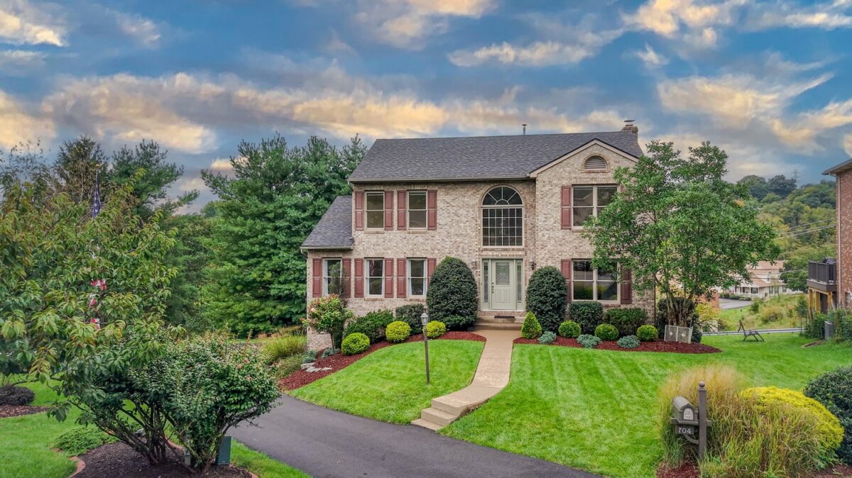 704 Red Barn Court — photo 1