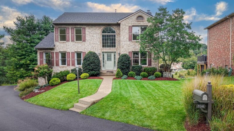704 Red Barn Court — photo 2
