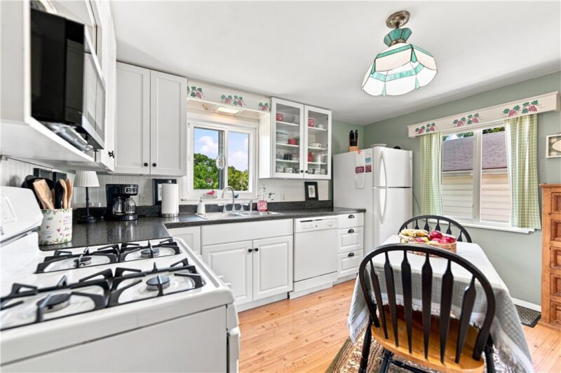 150 Melzina St — photo 2