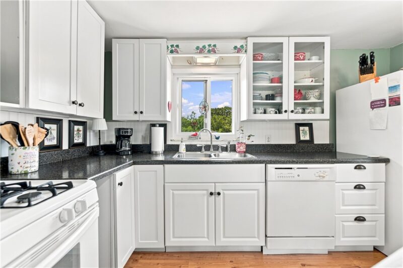 150 Melzina St — photo 3