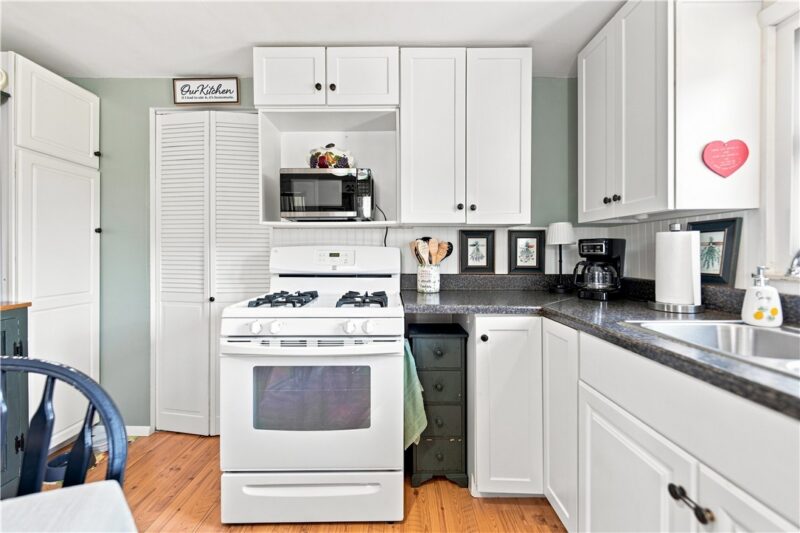 150 Melzina St — photo 4