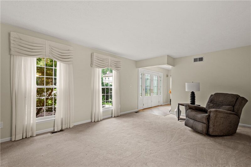 1012 HAMLIN DRIVE — photo 4