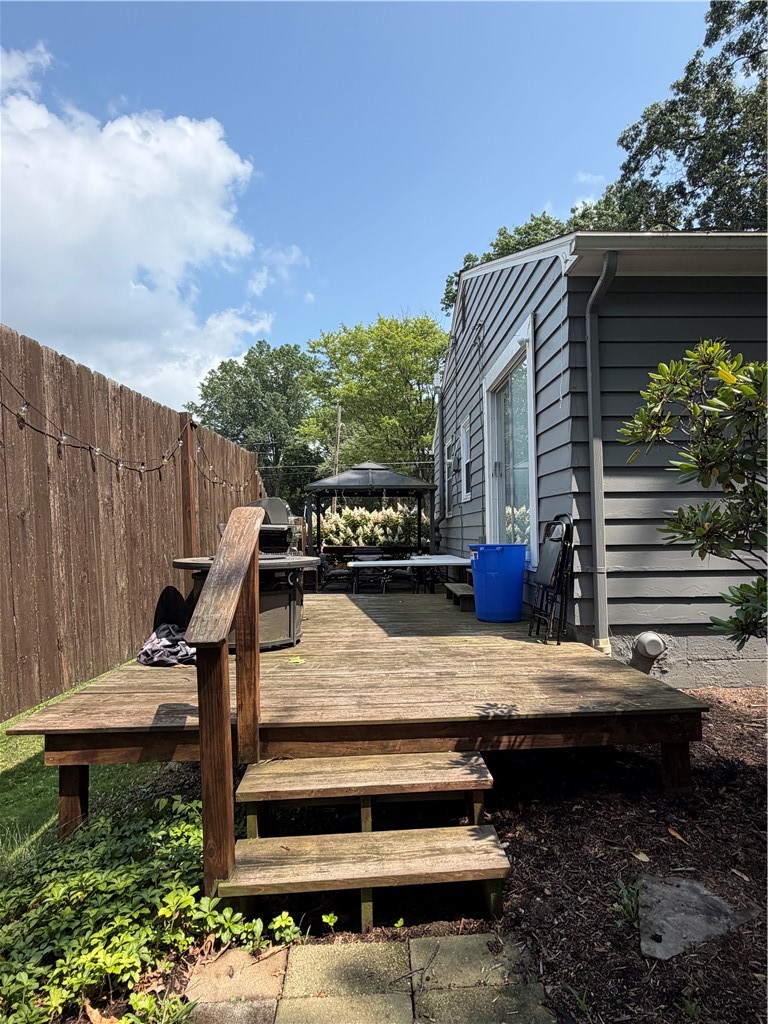 801 Lillian — photo 3