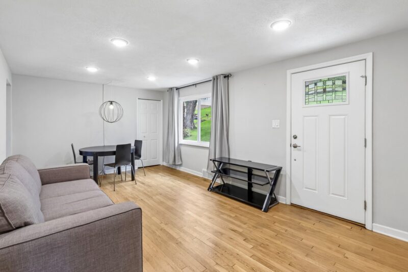 719 Darlington STREET — photo 4