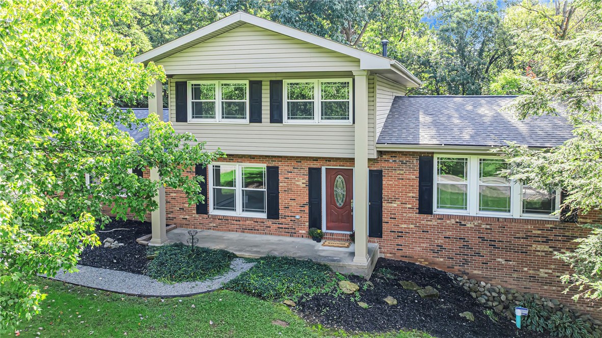 120 W Woodland Dr — photo 1