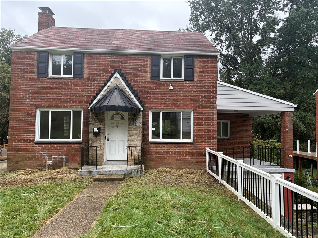 221 Evaline St — photo 1