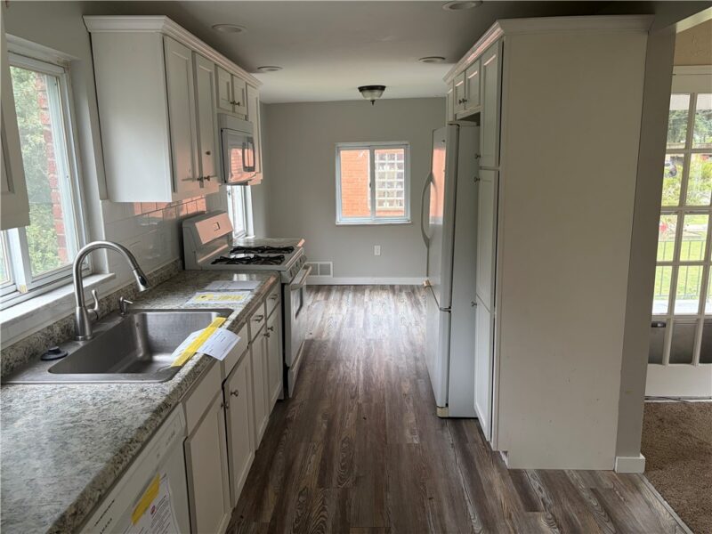 221 Evaline St — photo 2