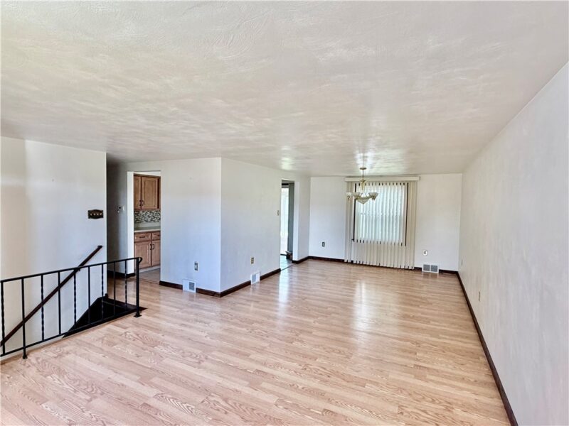 722 Courtview Dr — photo 4