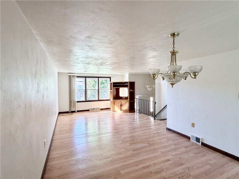722 Courtview Dr — photo 5