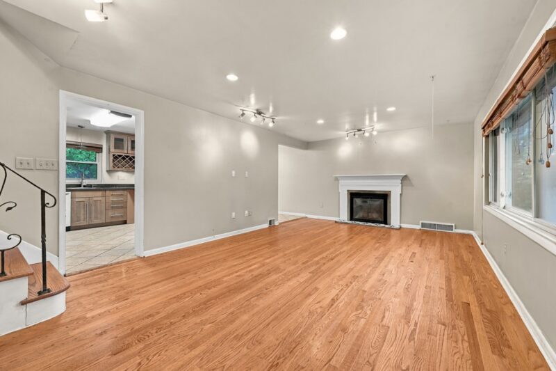421 Kurt Drive — photo 2