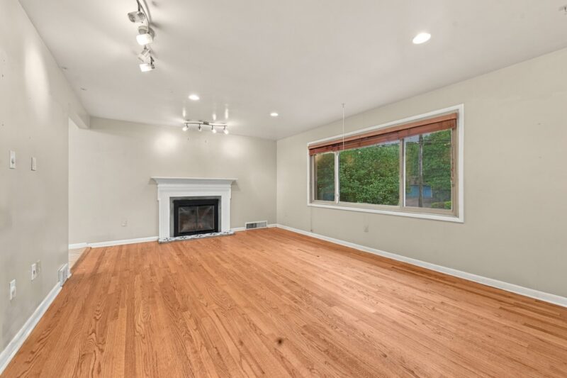 421 Kurt Drive — photo 3