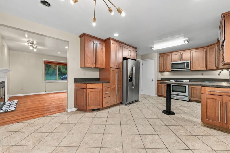 421 Kurt Drive — photo 6