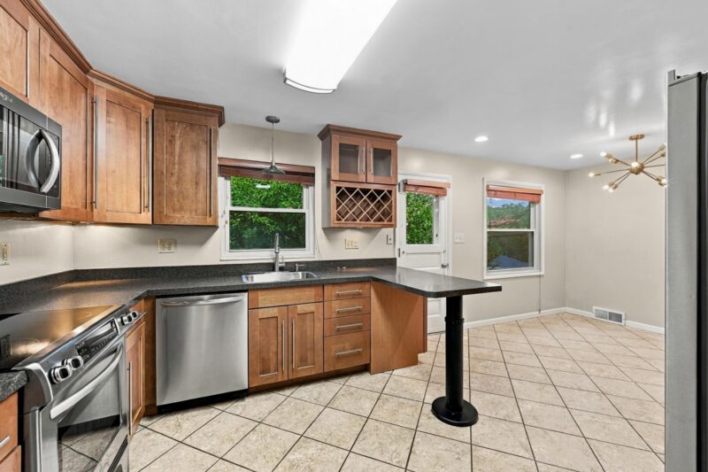 421 Kurt Drive — photo 7