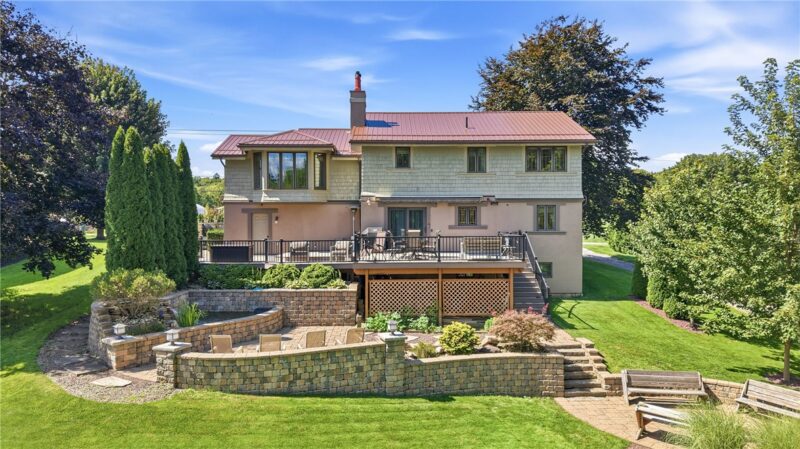320 Robertson Rd — photo 2