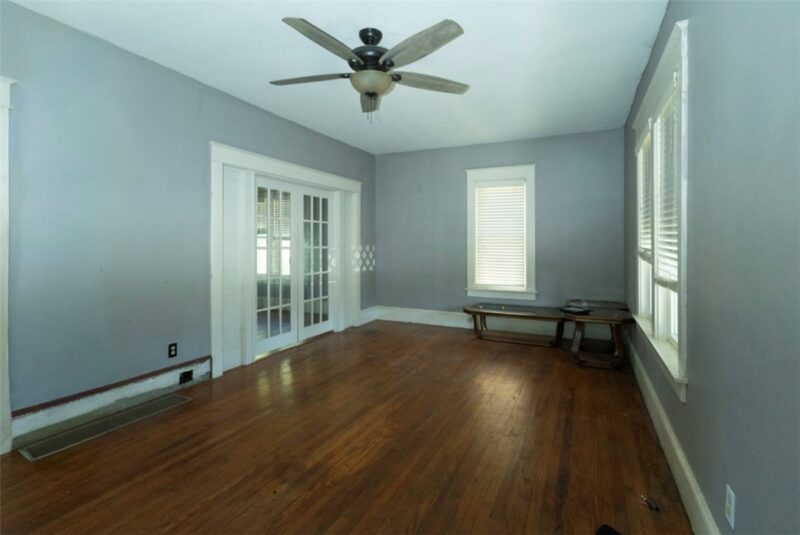 306 E Main St — photo 2