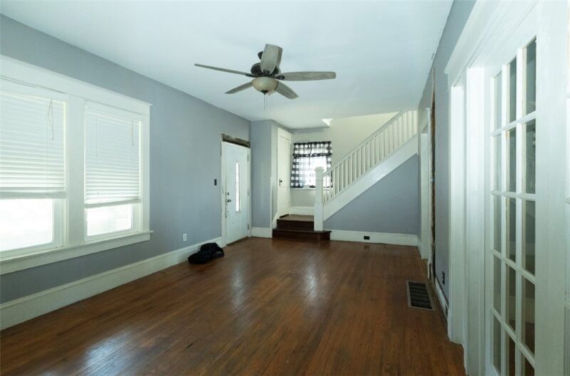 306 E Main St — photo 3