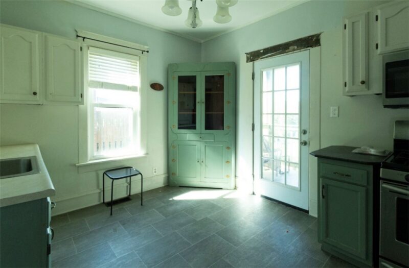 306 E Main St — photo 7