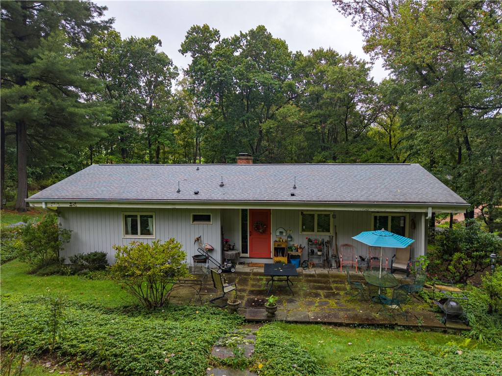 394 IRWIN RD — photo 1