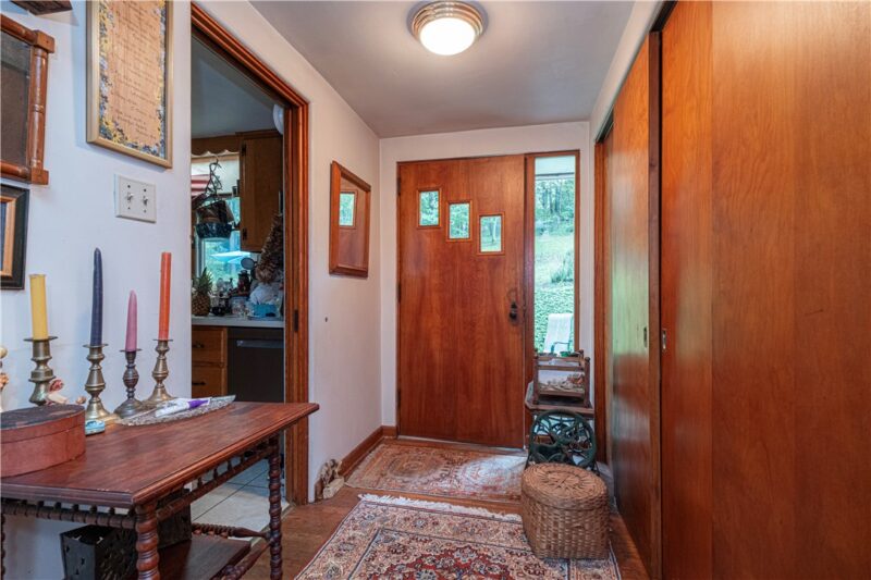 394 IRWIN RD — photo 3