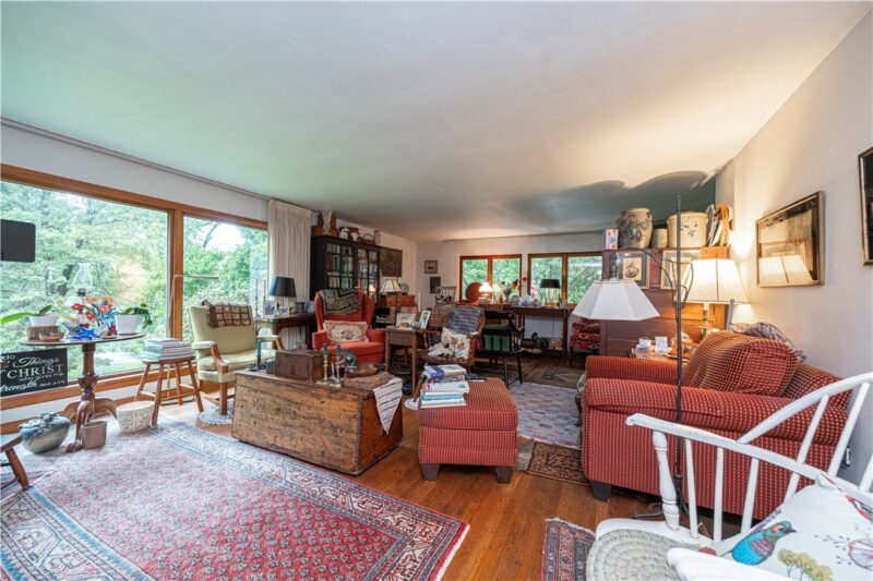 394 IRWIN RD — photo 4