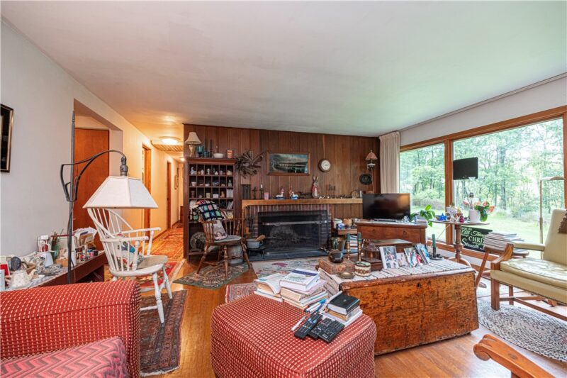 394 IRWIN RD — photo 6