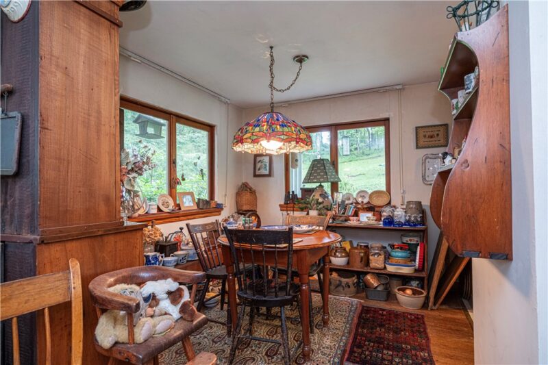 394 IRWIN RD — photo 8