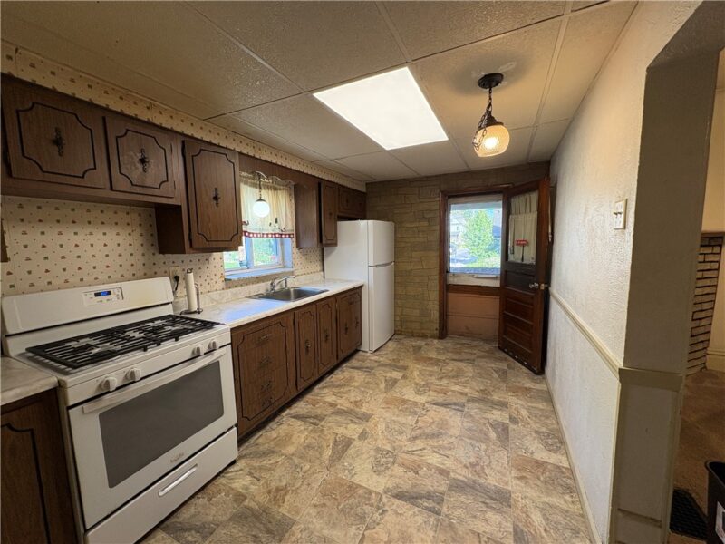 415 Broad St — photo 4