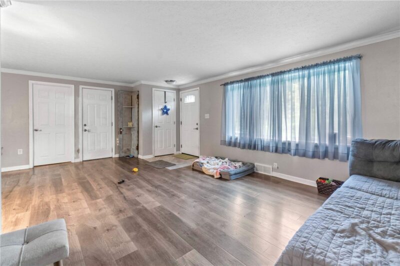 321 Logan Rd — photo 3
