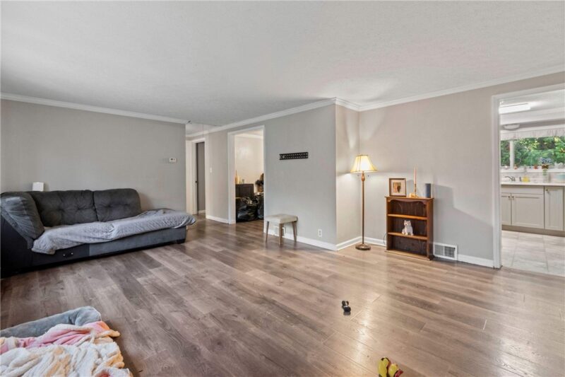321 Logan Rd — photo 4