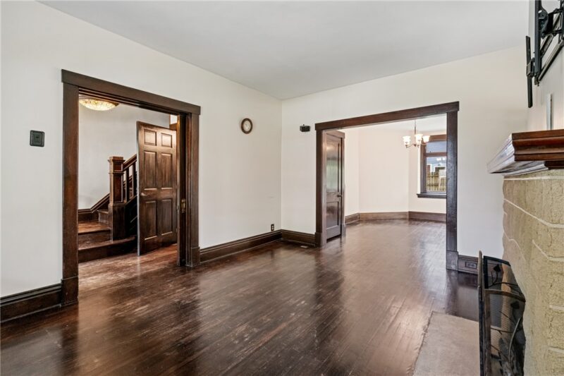 782 Loretta St — photo 3