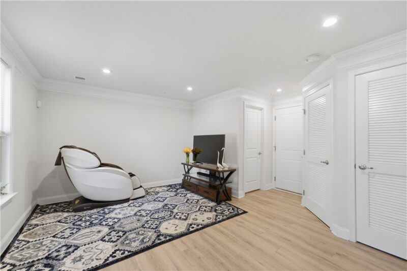 444 Fairmont Dr — photo 2