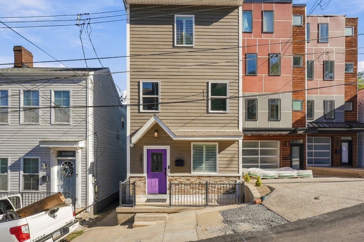 2611 Stella STREET — photo 1