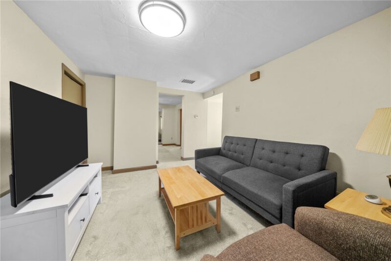 237 Lincoln Ave — photo 2