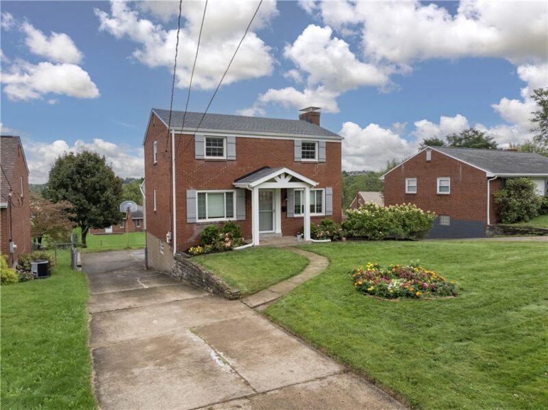 1435 Critchfield Dr — photo 2