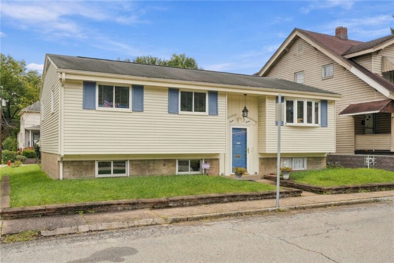 830 FRONT STREET — photo 3