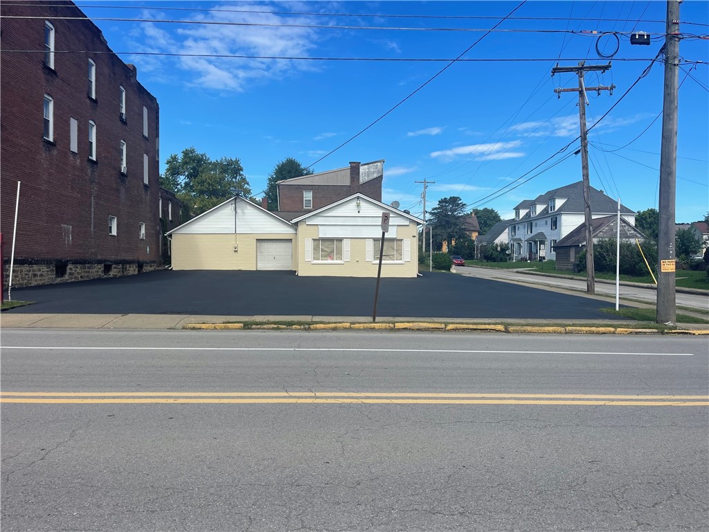 400 Pillow St — photo 1