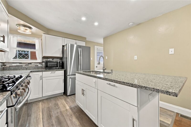1004 Lessing street — photo 5