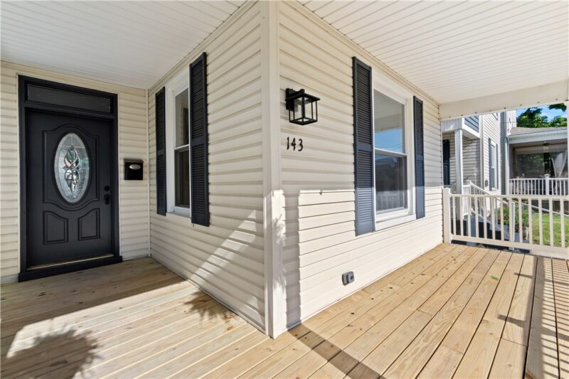 143 Blackhawk St — photo 2