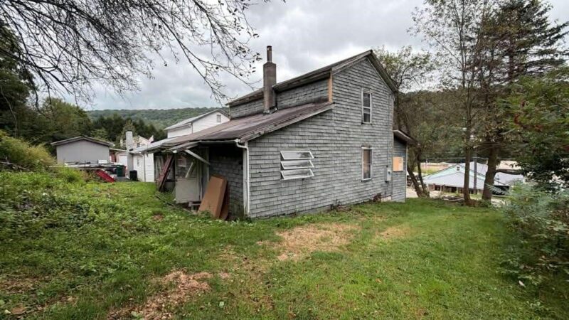 1610 Dixon Rd — photo 2