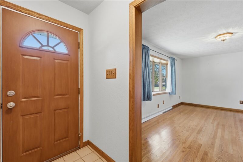 125 Elizabeth Dr — photo 2