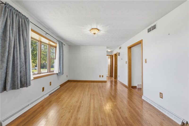 125 Elizabeth Dr — photo 3