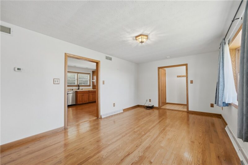 125 Elizabeth Dr — photo 4