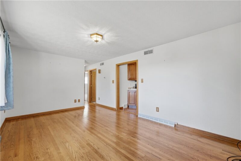 125 Elizabeth Dr — photo 5
