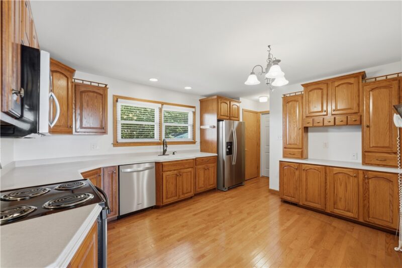 125 Elizabeth Dr — photo 6