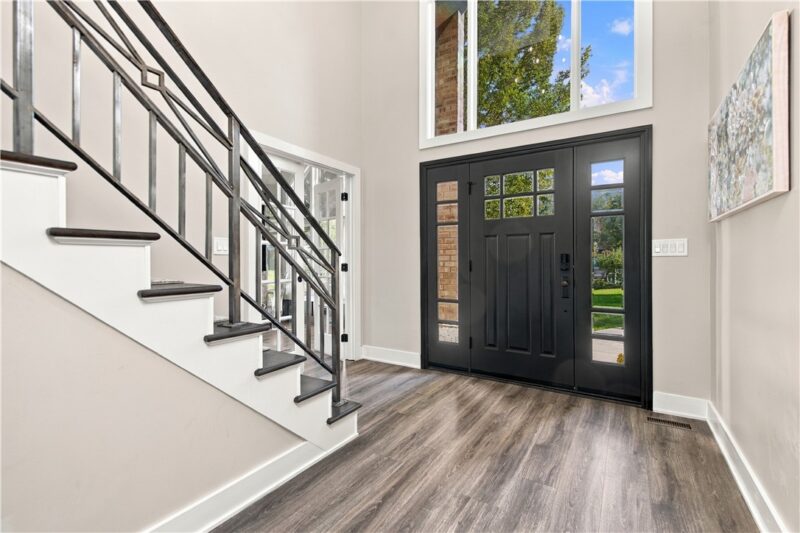 421 Lenox Ct — photo 3