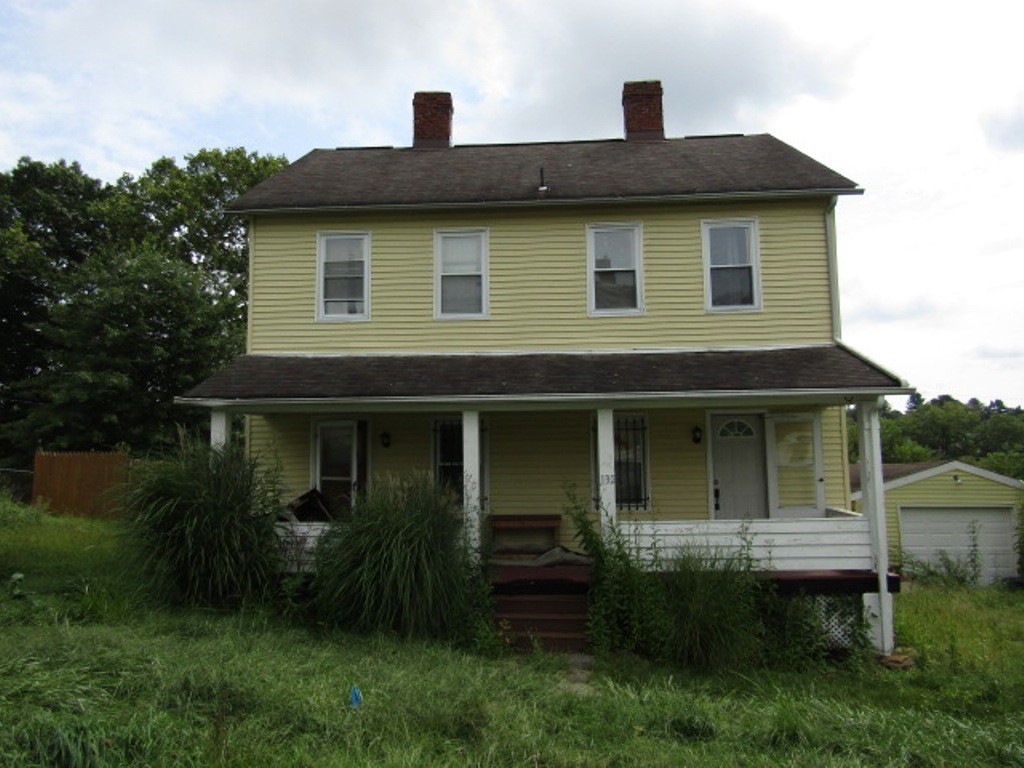 132 Pine St — photo 1