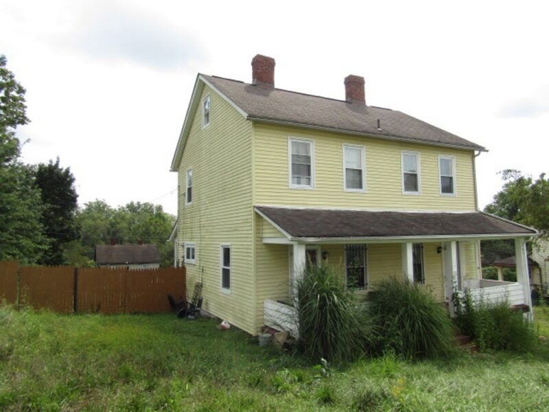 132 Pine St — photo 2
