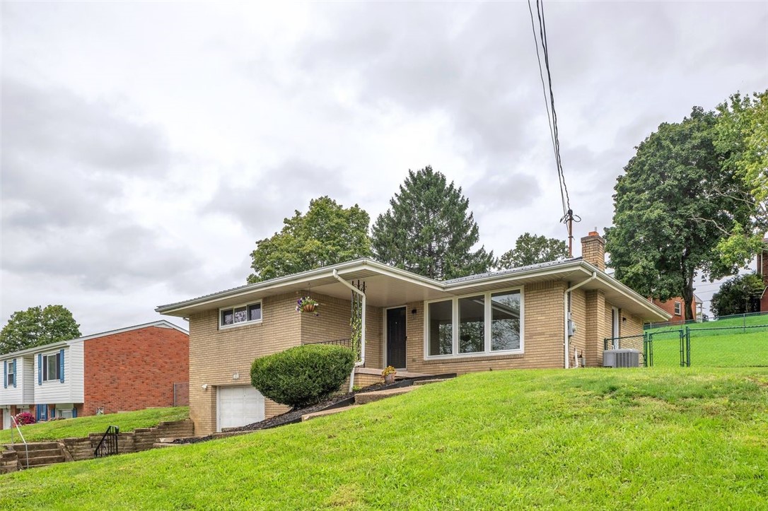303 Pine Dr — photo 1